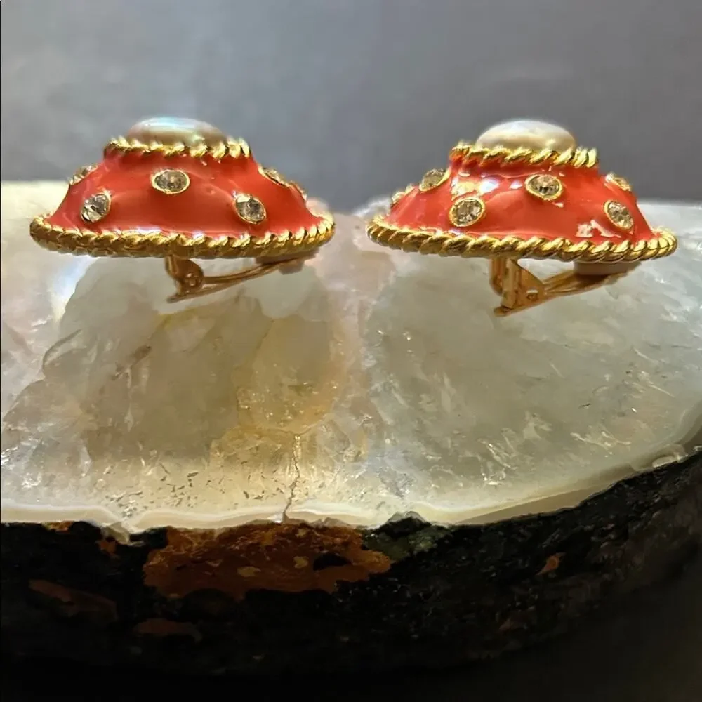 Vintage, Super Cute Gold Mesh and Pearl Hat Brooch